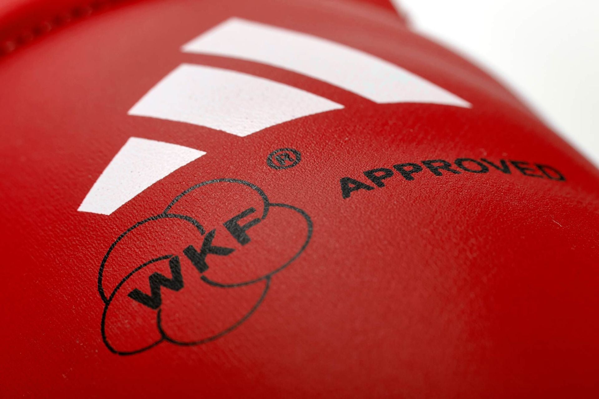 Adidas протектори за глезени, одобрени от WKF, червени