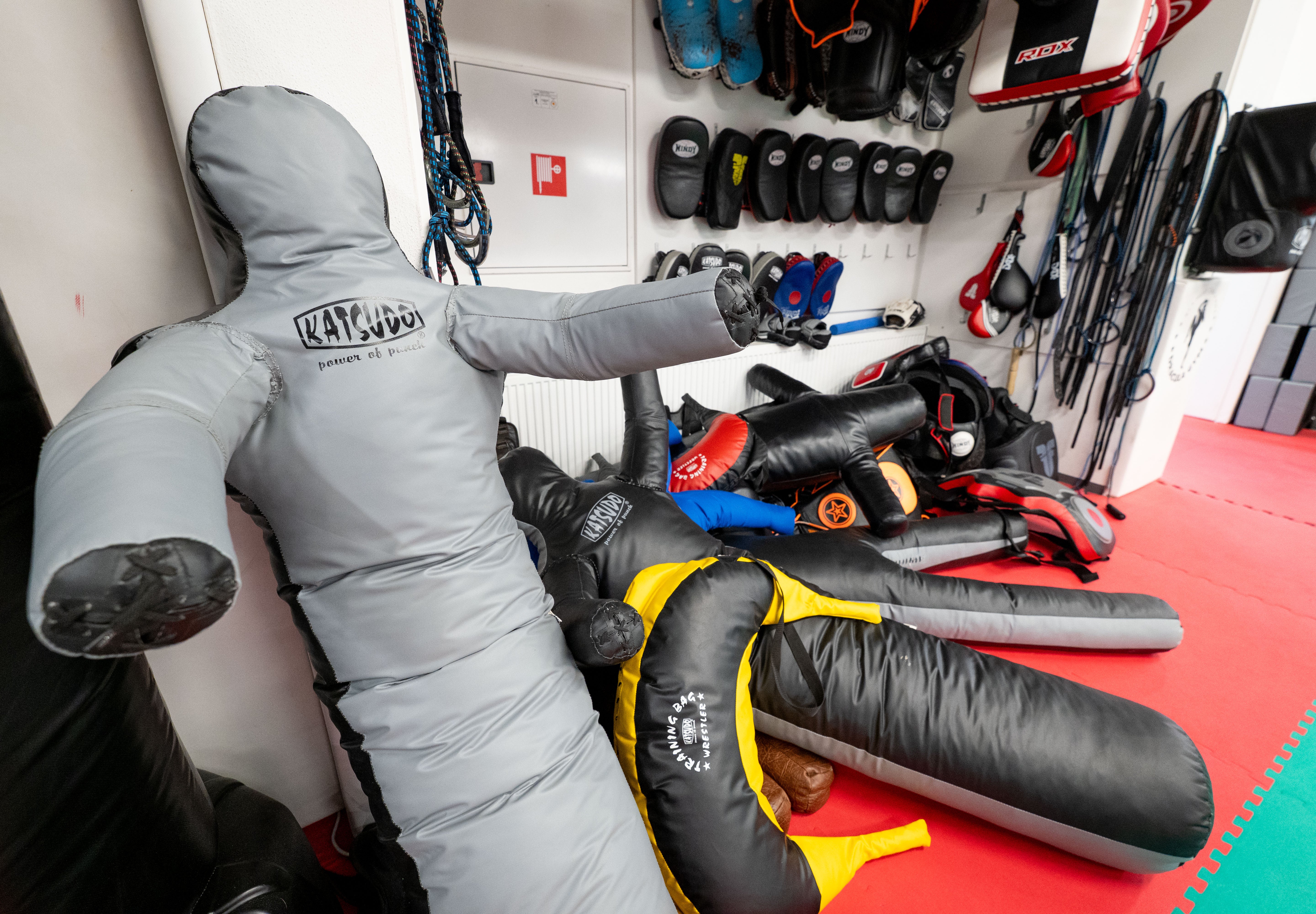 Katsudo еднокрак бойни манекен Unileggo, сив