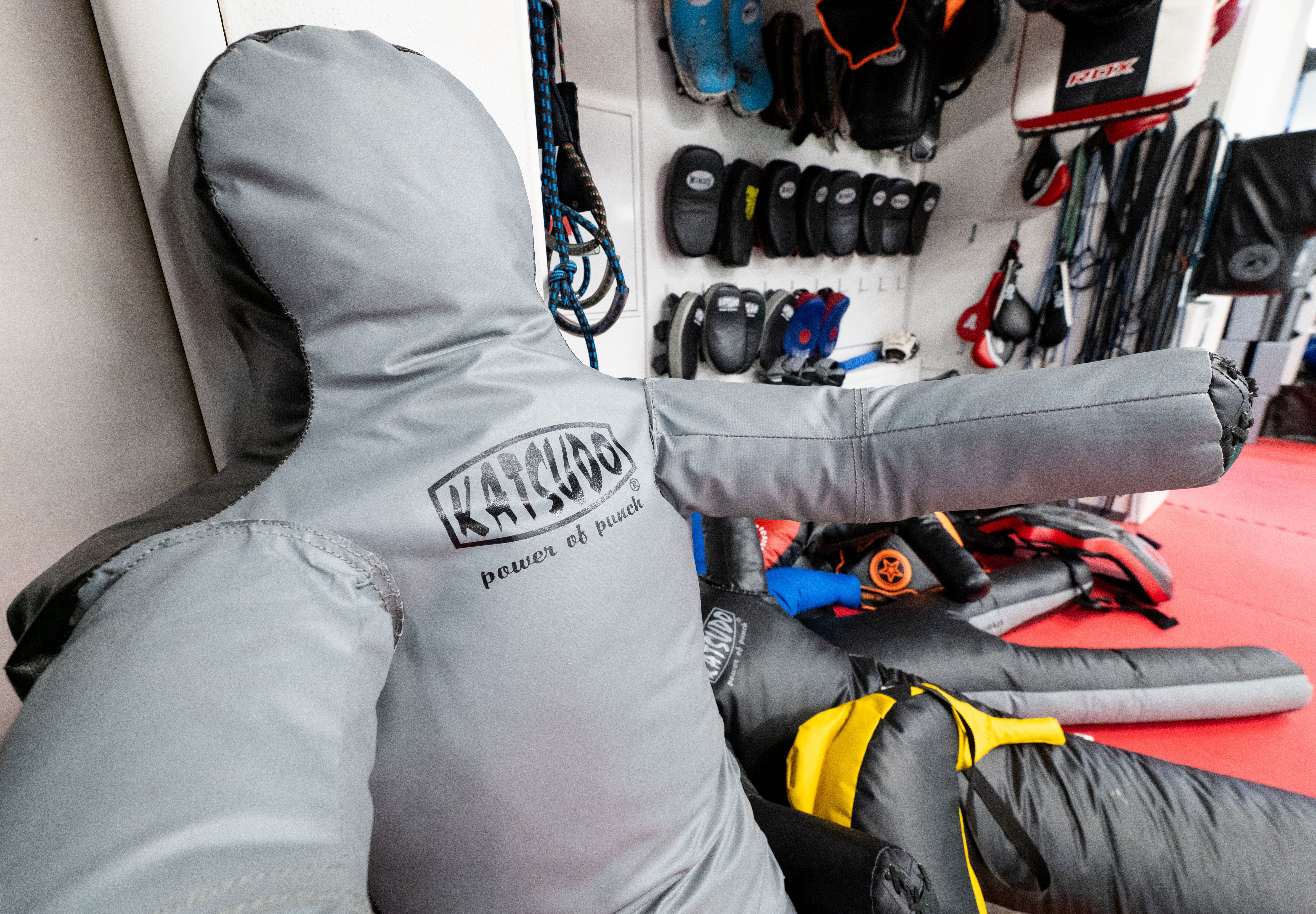 Katsudo еднокрак бойни манекен Unileggo, сив