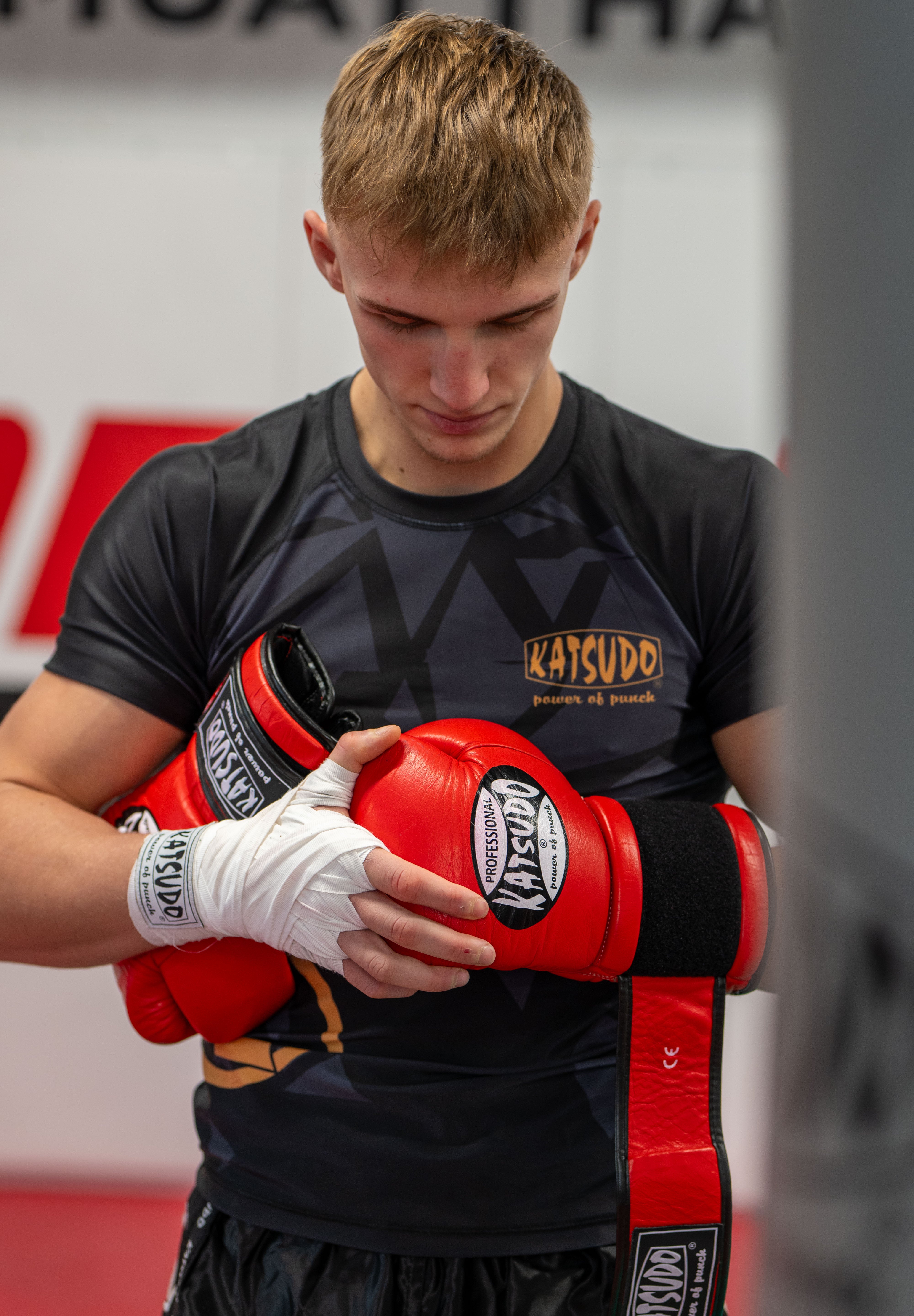 Katsudo боксови ръкавици Profesional , червени