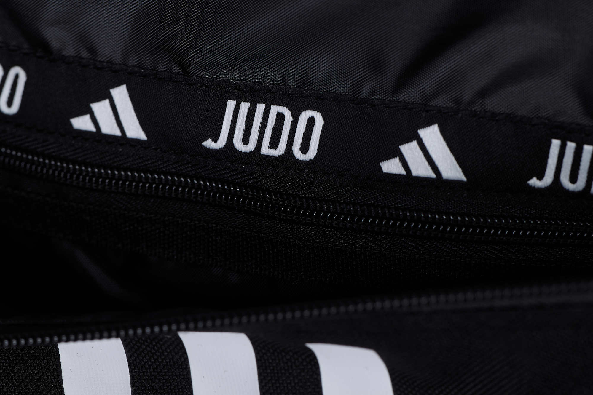 Adidas джудо чанта на колелца, черна
