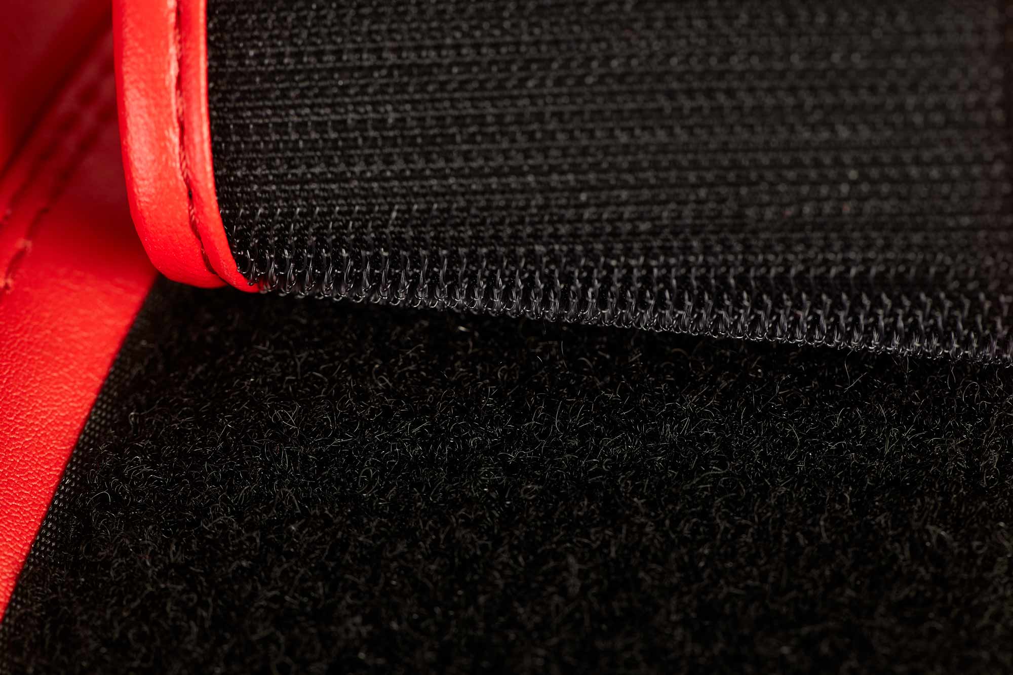 Adidas боксови ръкавици IBA, червени